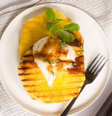  Ananas rôti, yahourt coco, caramel, zeste de citron vert