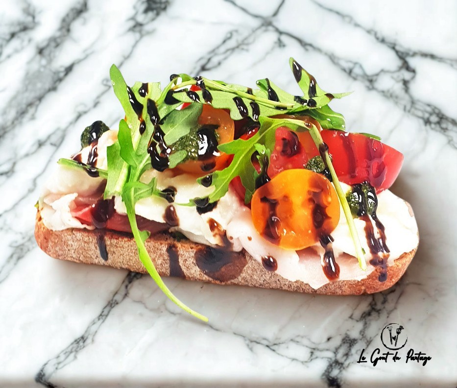  Bruschetta tomates cerise jambon cru mozza basilic